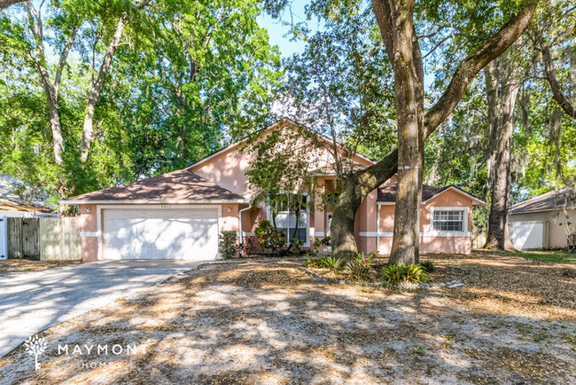 property at 4417 White Oak Cir
