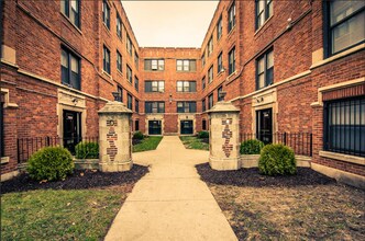 408 W 77th St, Unit 1 in Chicago, IL - Foto de edificio - Building Photo