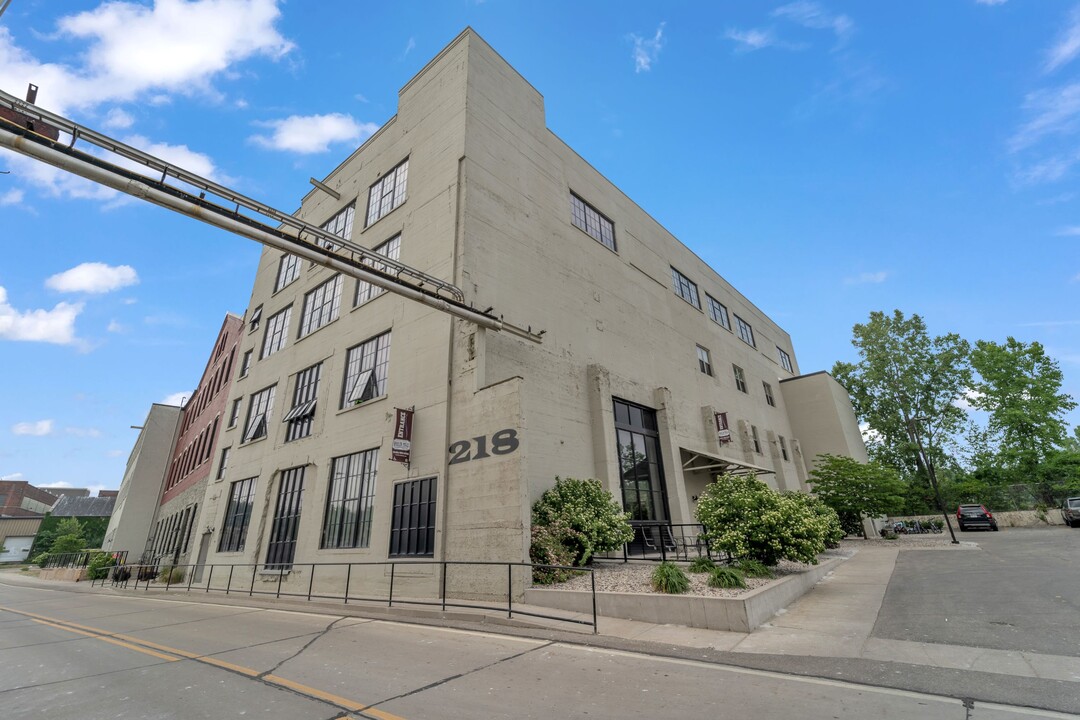 Woolen Mills Lofts in Appleton, WI - Foto de edificio