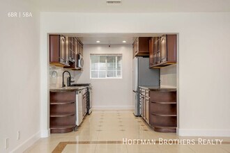 317 S Hamel Rd in Los Angeles, CA - Building Photo - Building Photo