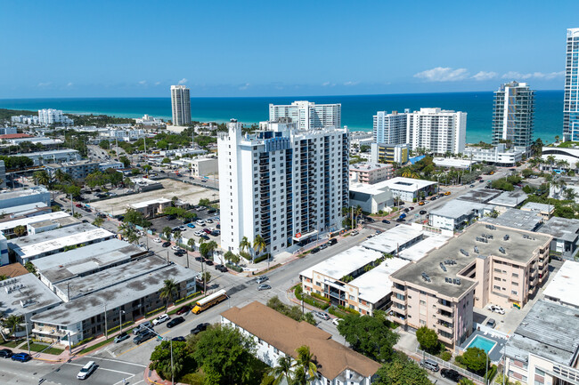 401 BLU in Miami Beach, FL - Building Photo - Building Photo