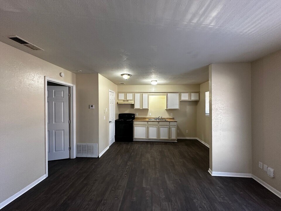 2932-2934 Bernice Dr-Unit -2934 in Longview, TX - Building Photo