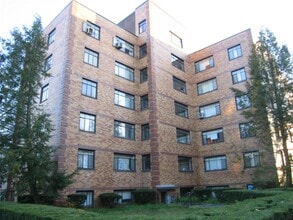 279 Massachusetts Ave, Unit 301 in Arlington, MA - Foto de edificio - Building Photo