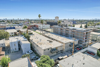 5525-5527 Virginia Ave in Los Angeles, CA - Foto de edificio - Building Photo