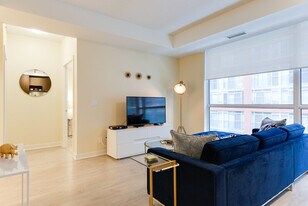 20 Duncan St in Toronto, ON - Building Photo