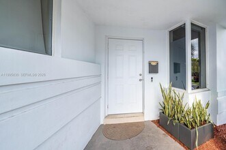 9520 E Broadview Dr in Bay Harbor Islands, FL - Building Photo - Building Photo