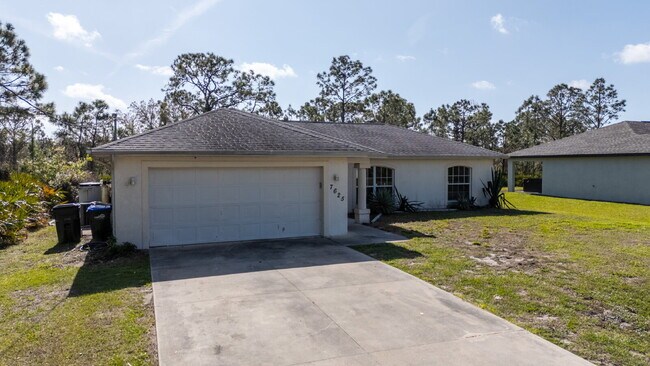 7625 Minardi St in North Port, FL - Building Photo - Building Photo