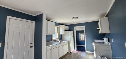 15 Hollywood Dr in Shirley, NY - Building Photo - Building Photo