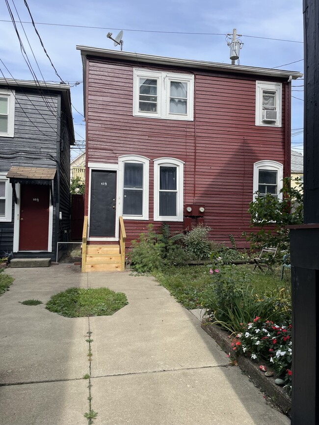 62 Days Park, Unit Lower Cottage