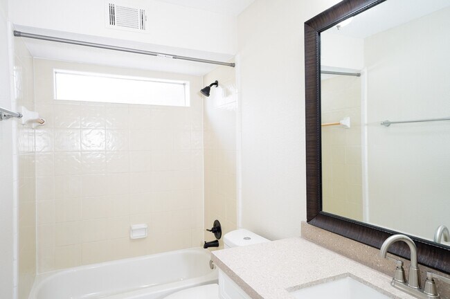 11822 Hillbrook Dr in Houston, TX - Building Photo - Building Photo