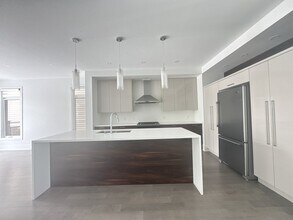 360 Whitby Ave in Ottawa, ON - Building Photo - Building Photo