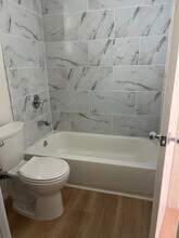 6214 Holly Mont Dr in Los Angeles, CA - Building Photo - Building Photo