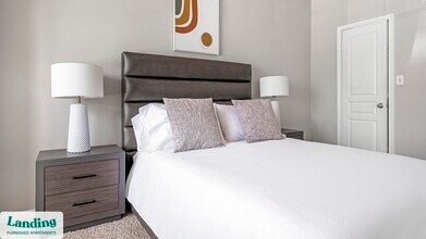 2500 Woodland Park Dr, Unit D206 in Houston, TX - Building Photo - Building Photo