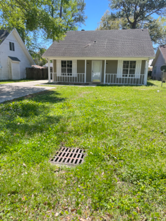 2115 Pelican St in Slidell, LA - Building Photo