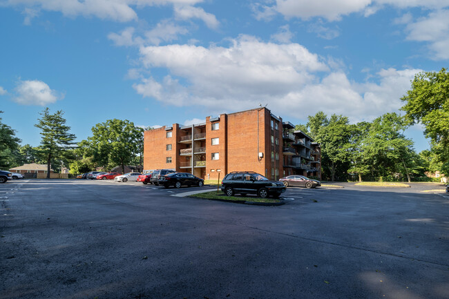 Stonebridge Apartments in East Hartford, CT - Building Photo - Building Photo