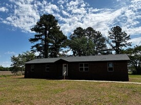 201 Morning Rd in Windsor, NC - Building Photo