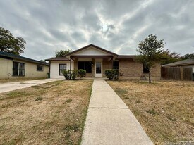 2002 Cassandra St, Unit TS203 in San Antonio, TX - Building Photo