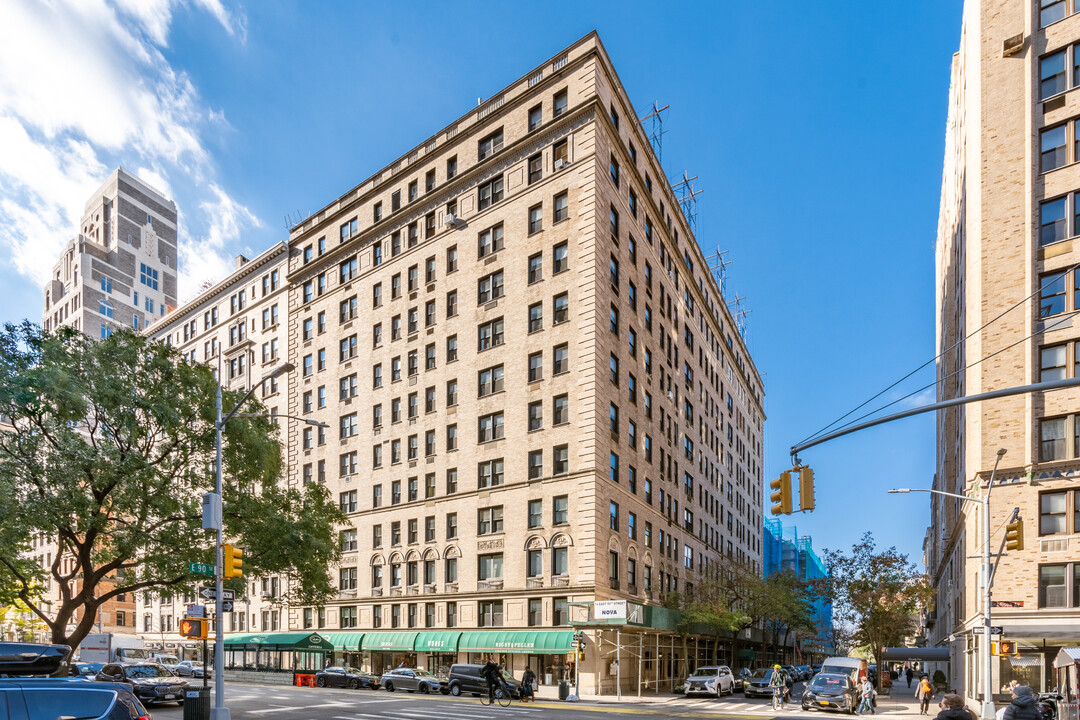 14-30 E 90th St in New York, NY - Building Photo