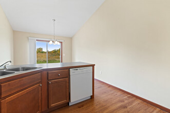 Perry Creek Townhomes - Midland, MI in Midland, MI - Foto de edificio - Building Photo