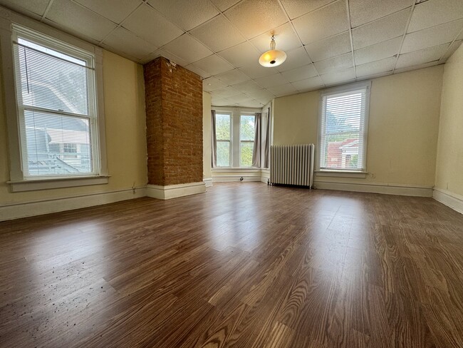 301 E Burlington Ave, Unit 4