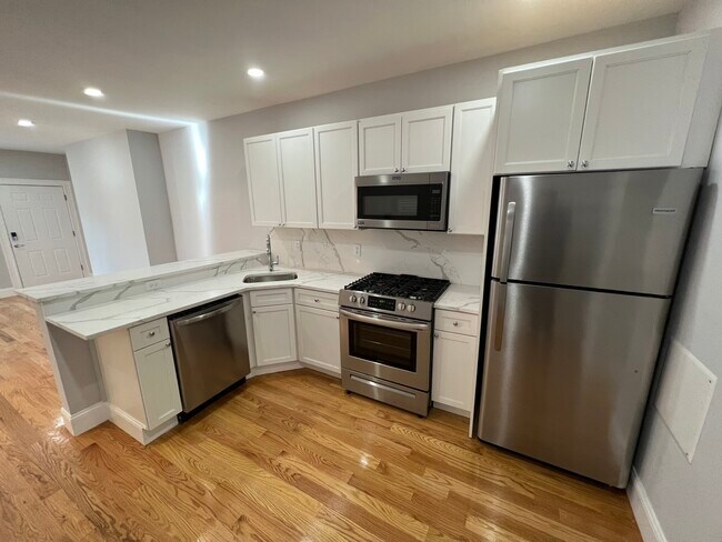 139 Oxford St, Unit #6 in Cambridge, MA - Building Photo - Building Photo