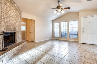 8811 Clearbrook Trail in Austin, TX - Building Photo - Building Photo