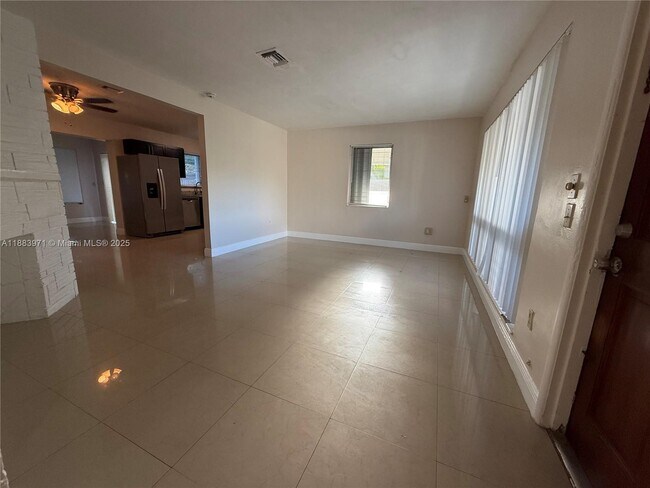 7654 Indigo St in Miramar, FL - Building Photo - Building Photo