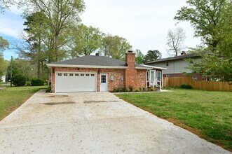 817 Englewood Dr in Chesapeake, VA - Building Photo - Building Photo