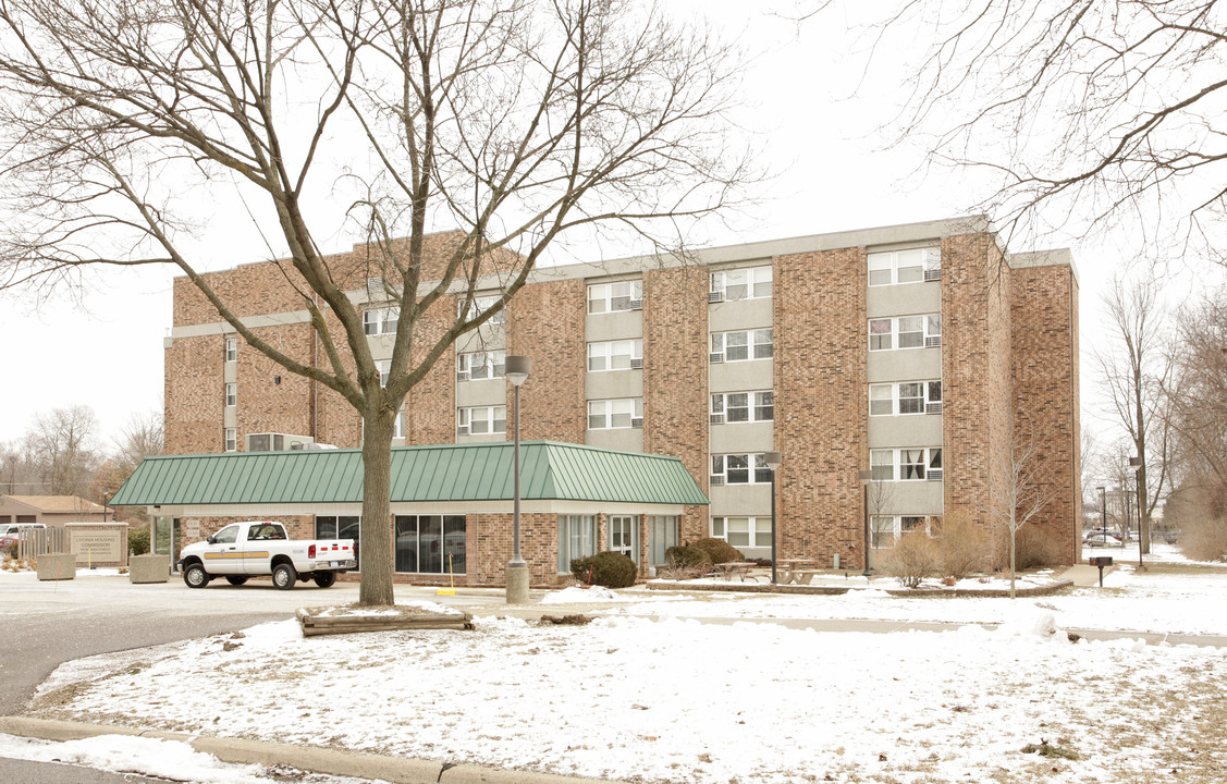 McNamara Towers II in Livonia, MI - Foto de edificio