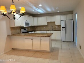 30 Hickory Ln in Little Silver, NJ - Building Photo - Building Photo