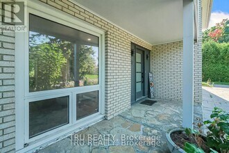 12 Apache Crescent in Ottawa, ON - Building Photo - Building Photo