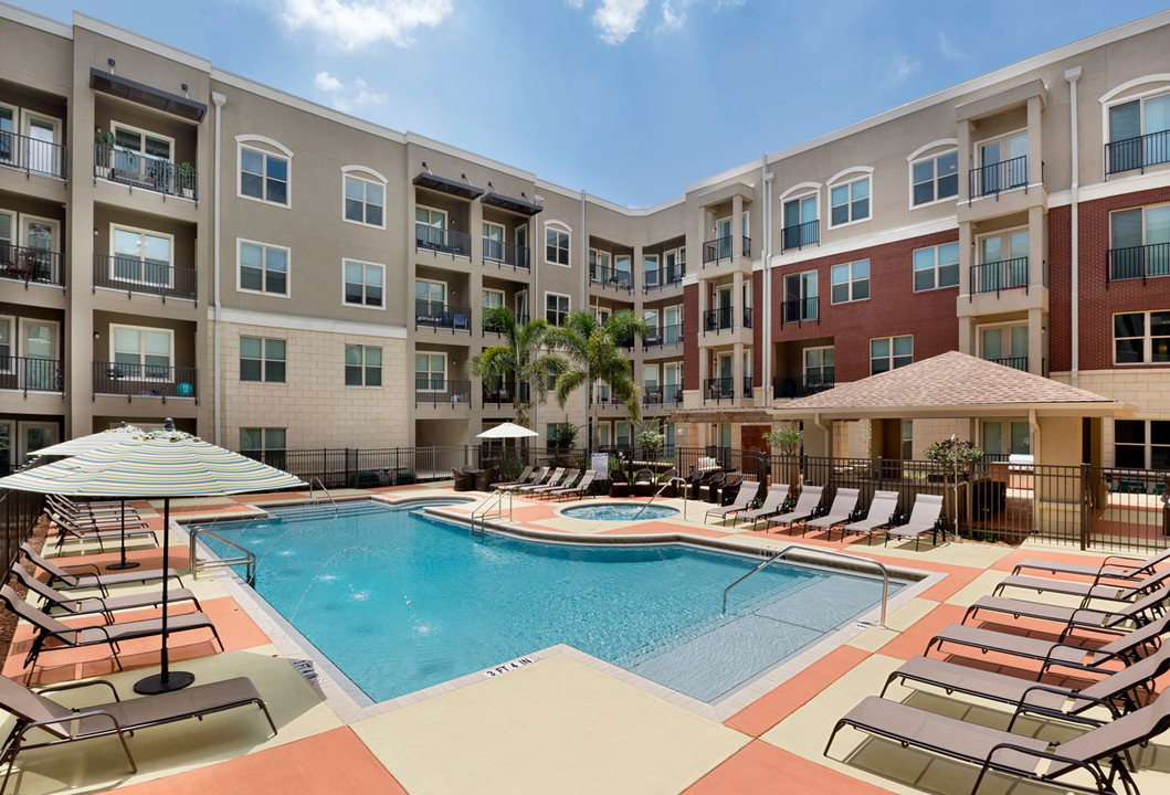 Varela Westshore Apartments in Tampa, FL - Building Photo