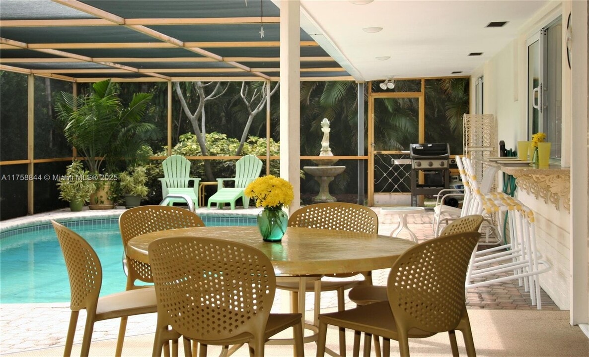 1933 Twin Dolphin Ln in Fort Lauderdale, FL - Building Photo