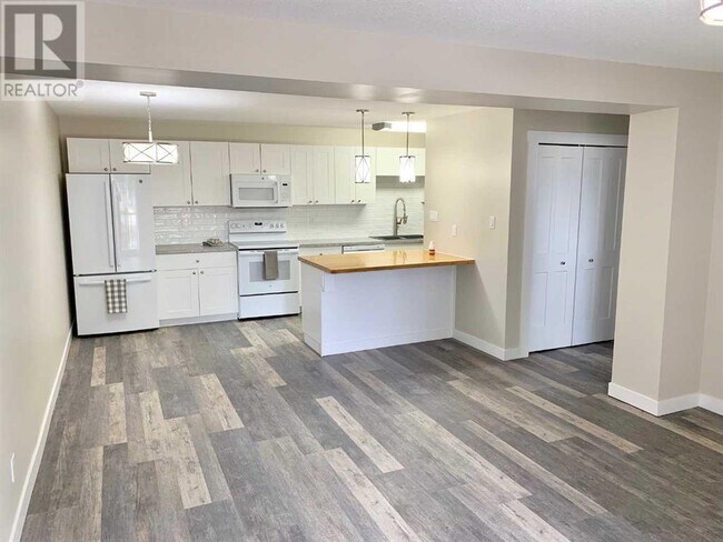 1619-1619 Scenic Heights S in Lethbridge, AB - Building Photo - Building Photo