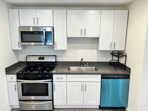 6471 Zelzah Ave, Unit 1 in Reseda, CA - Building Photo - Building Photo