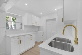 1315 NE 146th St in Miami, FL - Building Photo - Building Photo