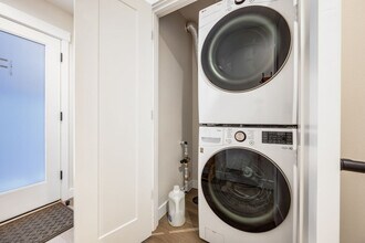 1600 S Washington St in Seattle, WA - Building Photo - Building Photo