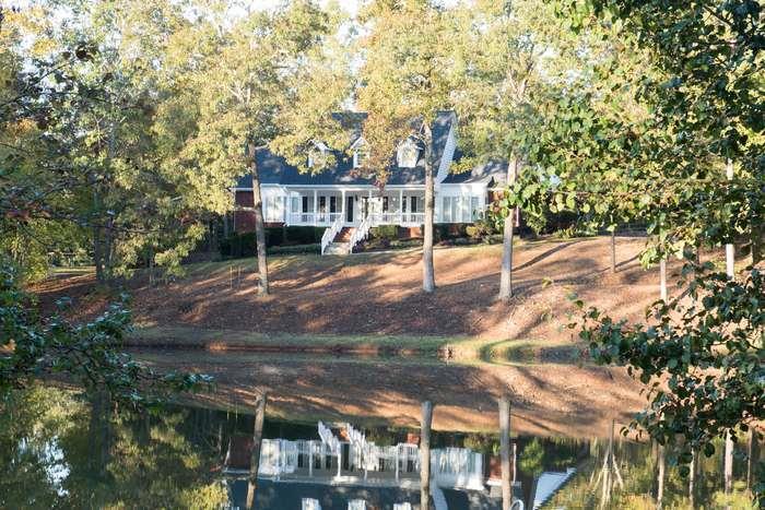 1925 Jesse Cronic Rd in Braselton, GA - Building Photo