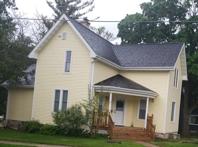 204 Edna St in Plymouth, WI - Building Photo - Building Photo
