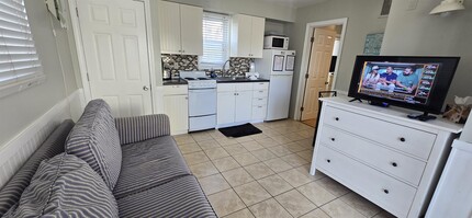 12 G St in Hampton, NH - Building Photo - Building Photo