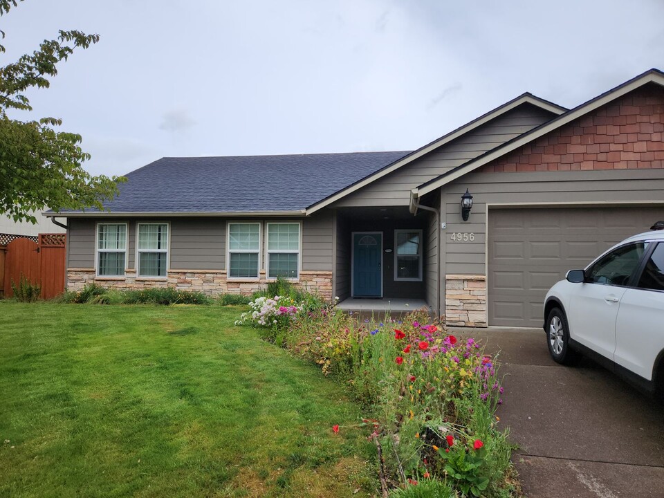 4956 Mimosa Cir in Sweet Home, OR - Building Photo