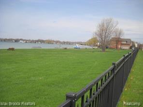 1673 Cass Lake Rd in Keego Harbor, MI - Building Photo - Building Photo