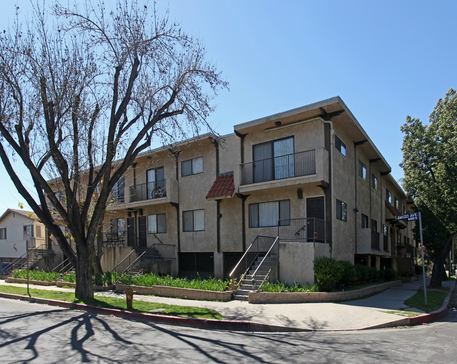 18556 Chase St in Northridge, CA - Building Photo