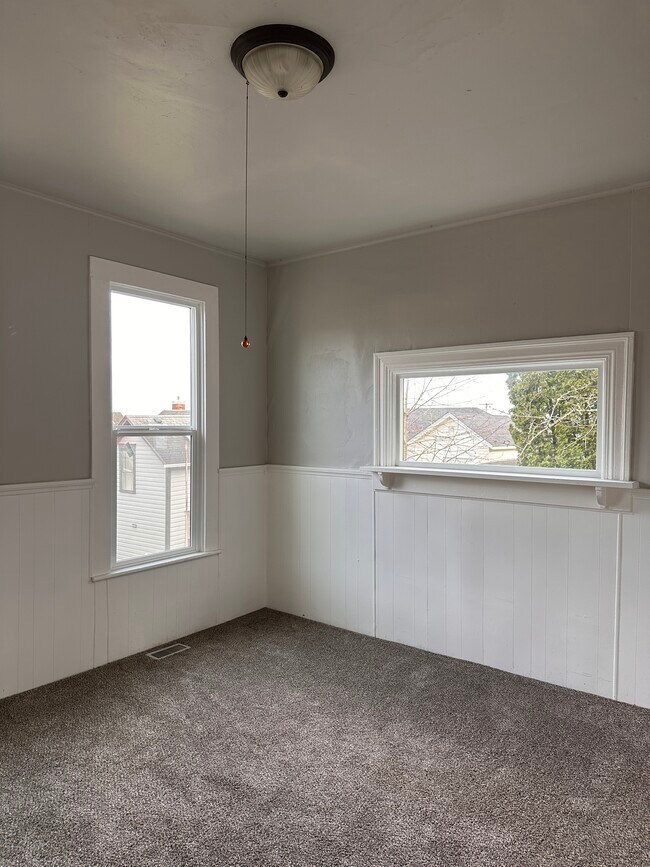 256 4th St in Astoria, OR - Building Photo - Building Photo