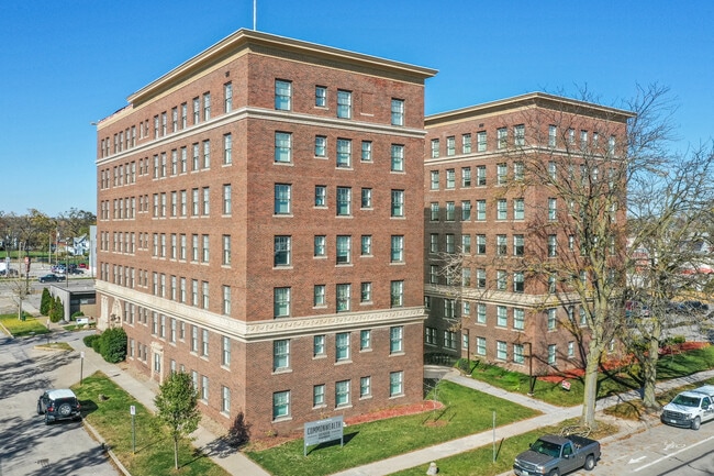 (55+ only) Commonwealth Senior Apartments