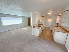 1875 Van Ness St in Klamath Falls, OR - Building Photo - Building Photo