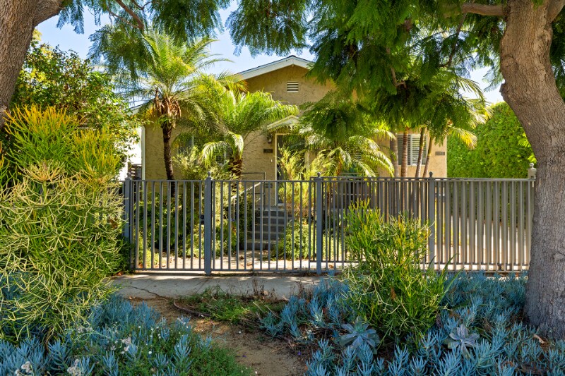 1766 Carmona Ave in Los Angeles, CA - Building Photo