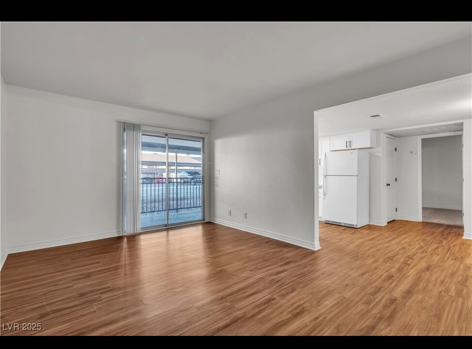 5160 Indian River Dr, Unit 329 in Las Vegas, NV - Foto de edificio