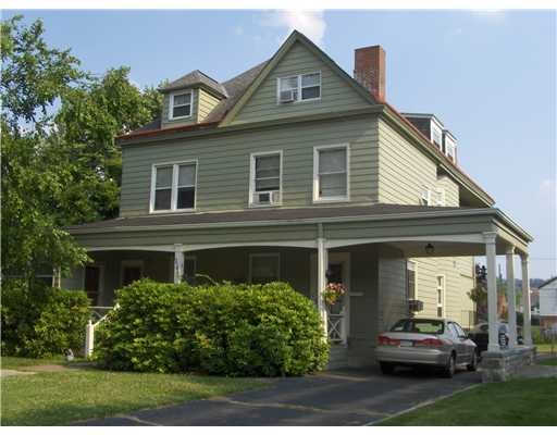 142 Lee St in Carnegie, PA - Building Photo