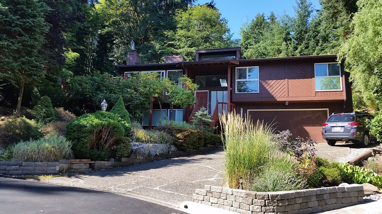 5027 157th Ave SE in Bellevue, WA - Building Photo